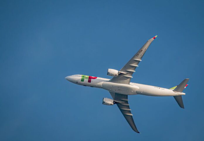 Avión de TAP Air Portugal en pista