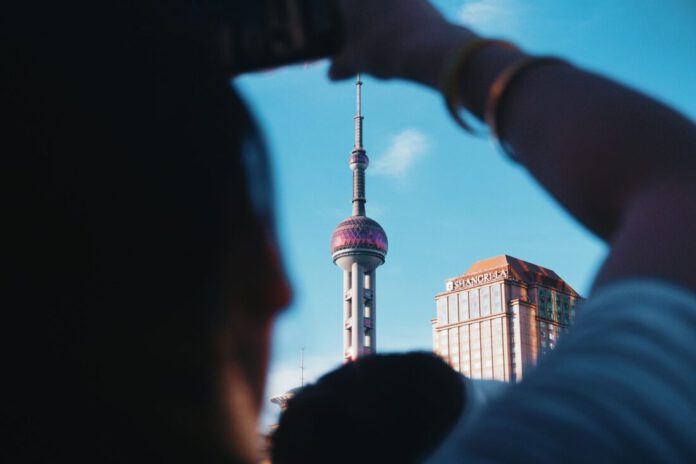 Horizonte urbano con hoteles en una ciudad china