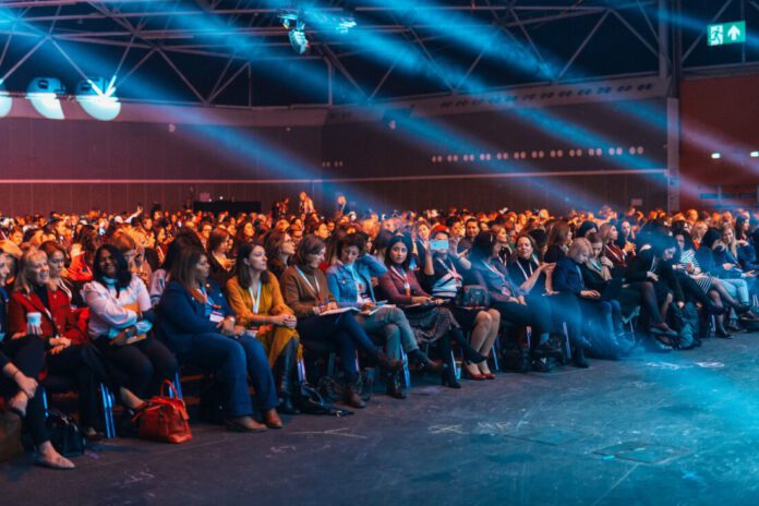 Ponentes en el escenario del Skift Global Forum