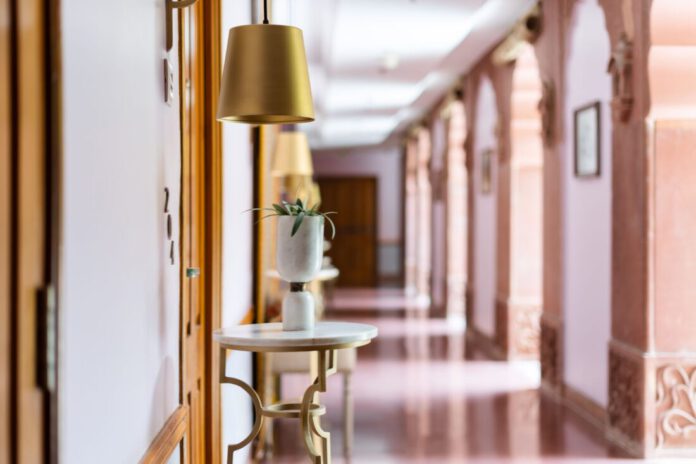 Fachada de un hotel de Lemon Tree Hotels